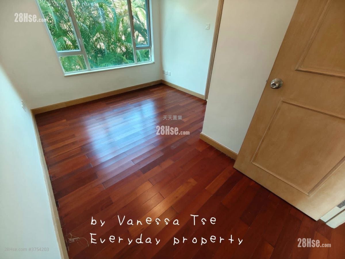 Village Sell 4 Bedrooms , 4 Bathrooms 2,100 ft²