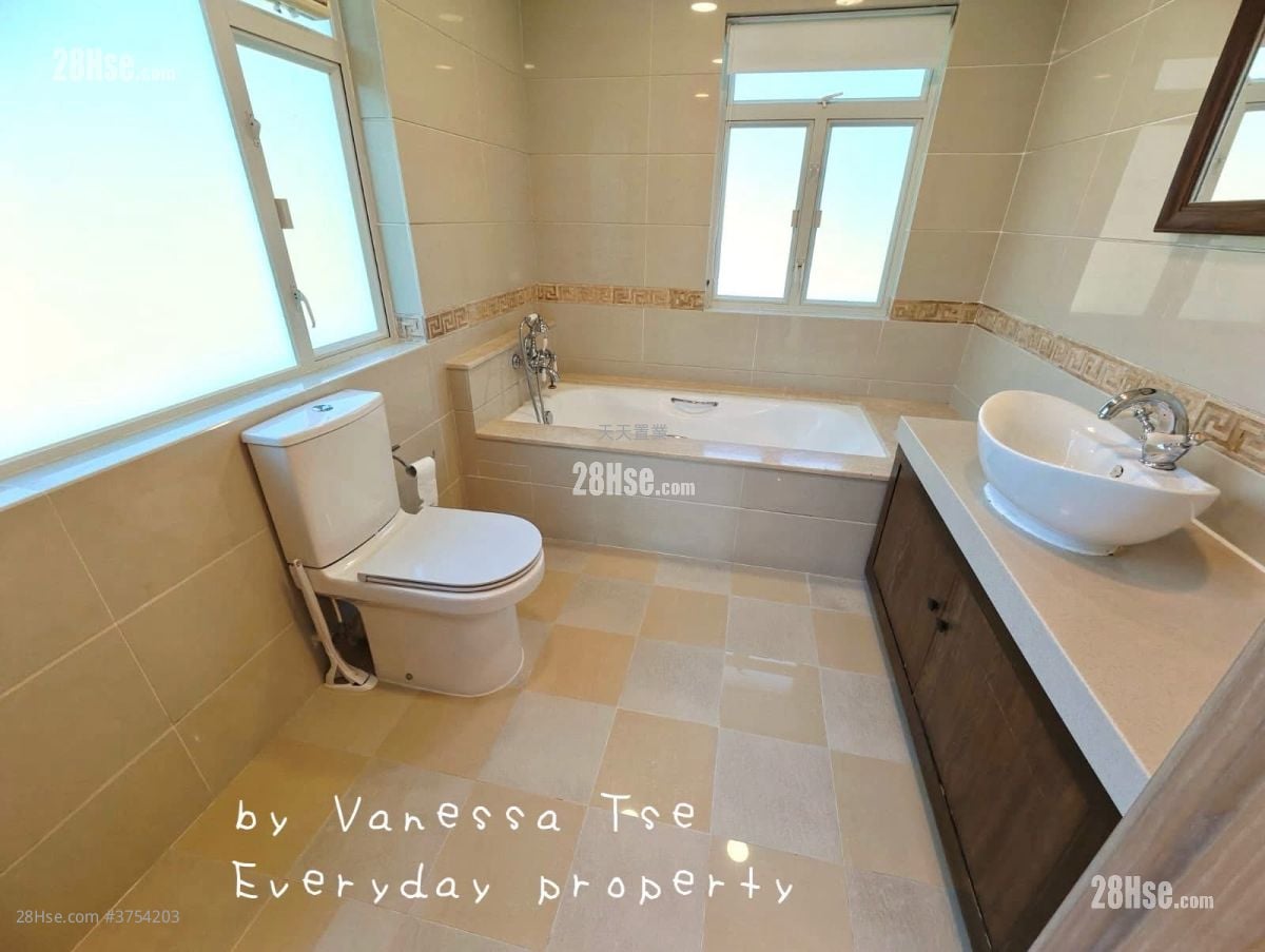 Village Sell 4 Bedrooms , 4 Bathrooms 2,100 ft²