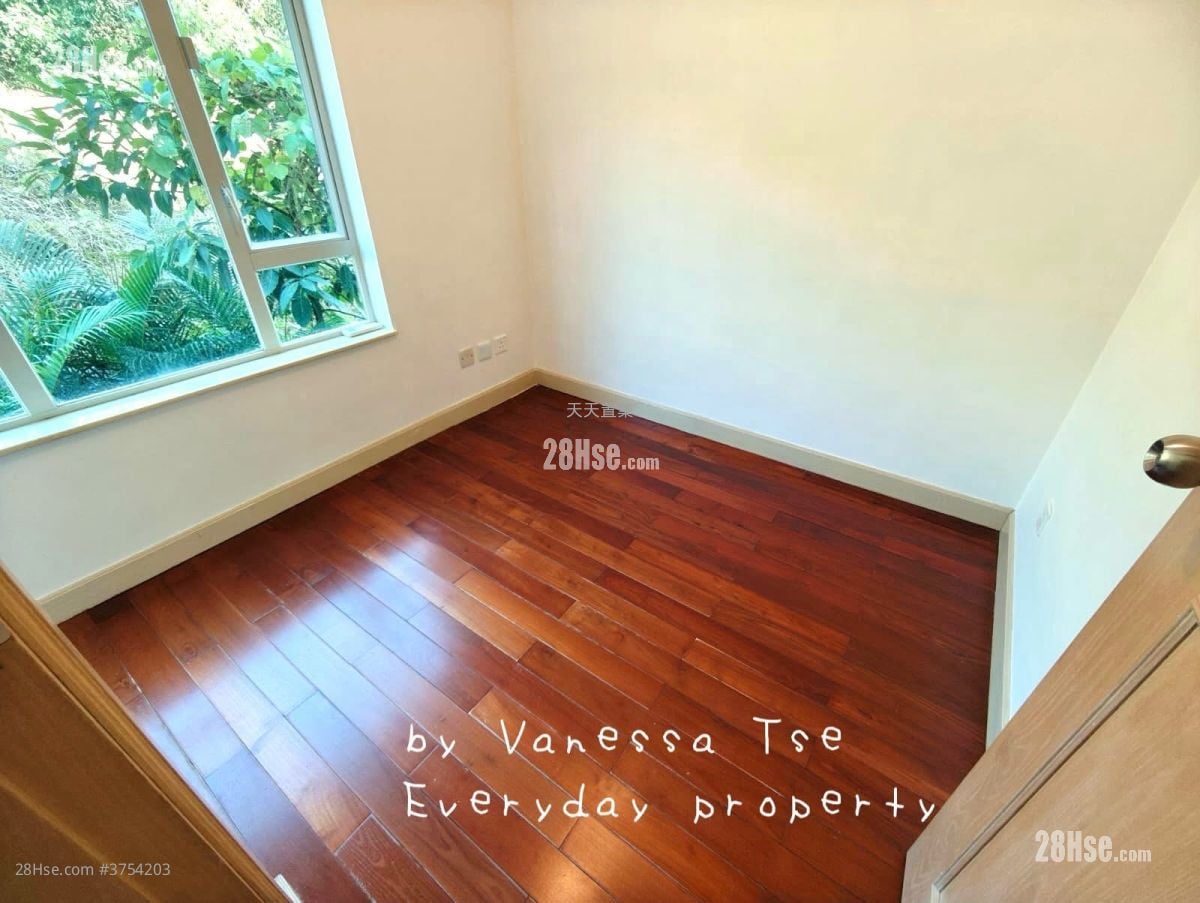 Village Sell 4 Bedrooms , 4 Bathrooms 2,100 ft²