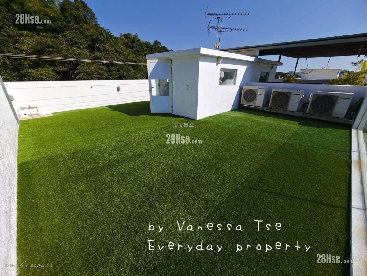 Village Sell 4 Bedrooms , 4 Bathrooms 2,100 ft²