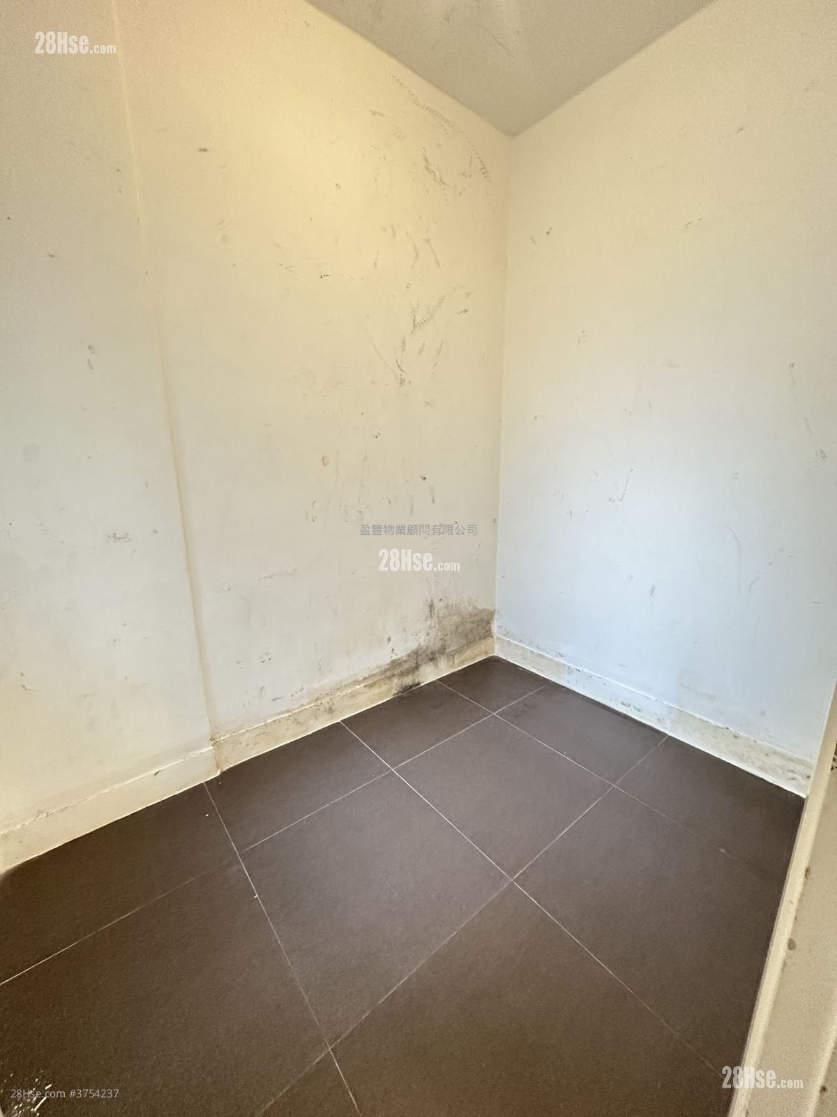 海倫大廈 租盤 3 房 , 1 浴室 932 平方呎