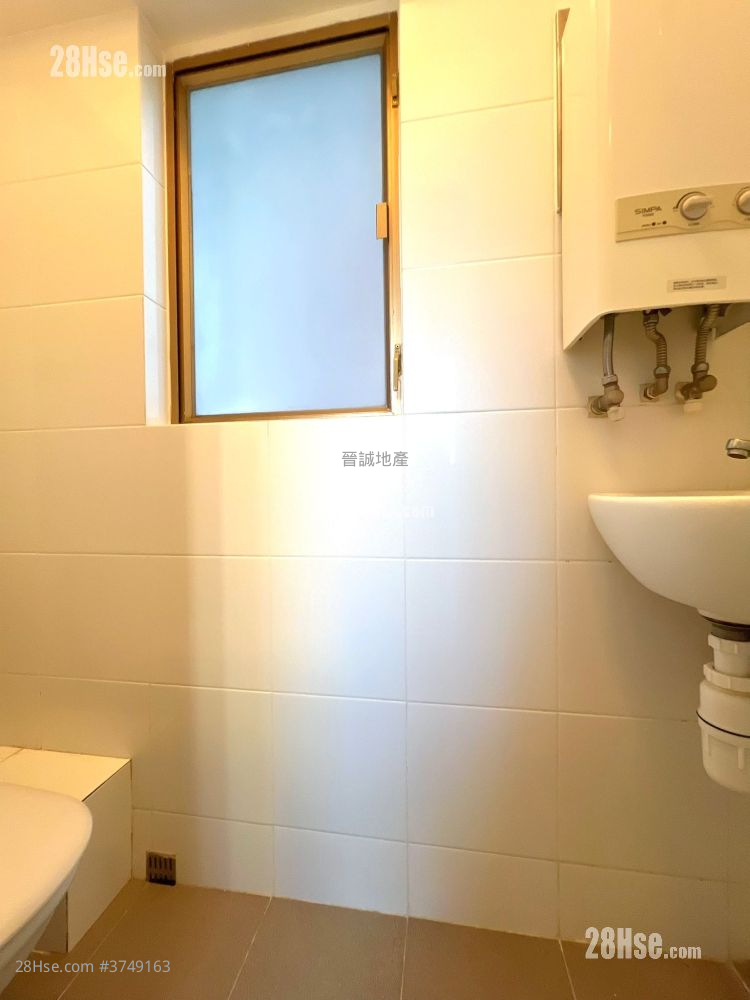 香港黃金海岸 租盤 4 房 , 3 浴室 875 平方呎