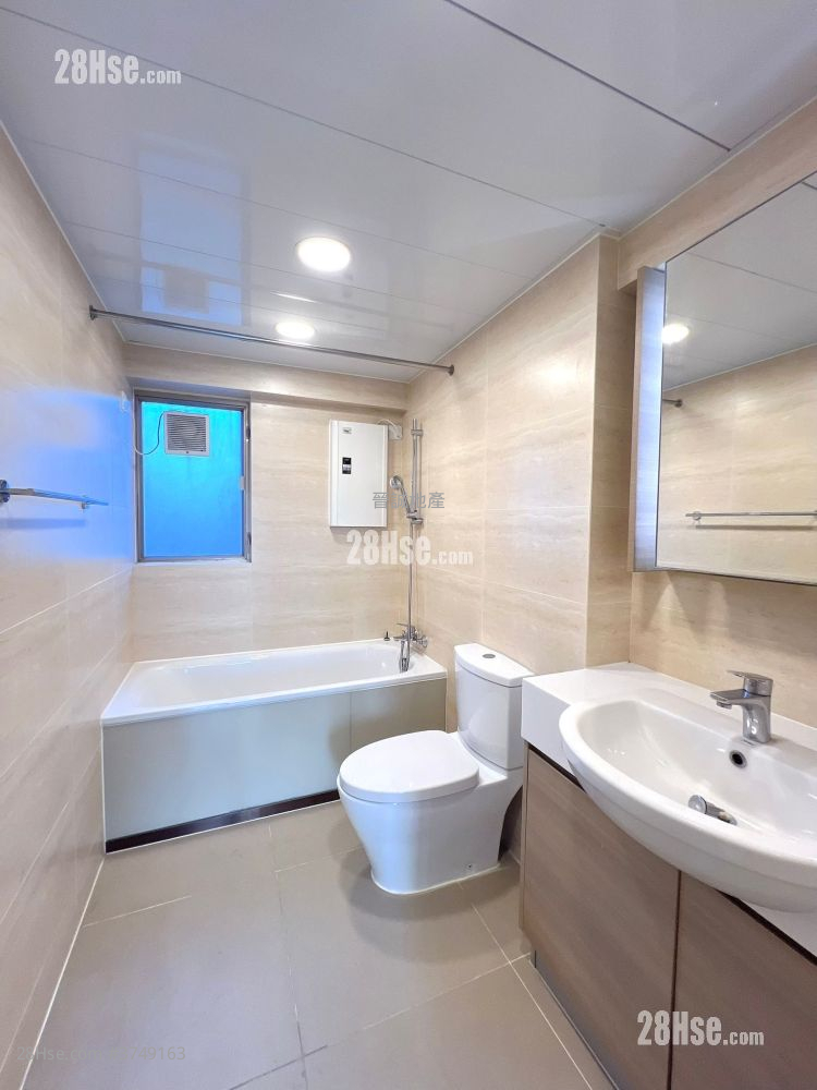 香港黃金海岸 租盤 4 房 , 3 浴室 875 平方呎