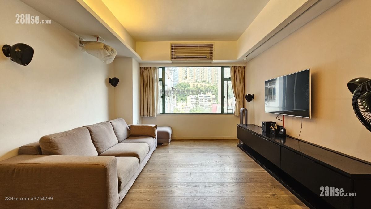 Yue King Building Sell 2 Bedrooms , 2 Bathrooms 958 ft²