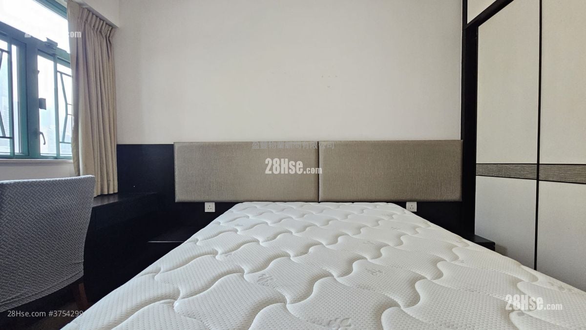 Yue King Building Sell 2 Bedrooms , 2 Bathrooms 958 ft²