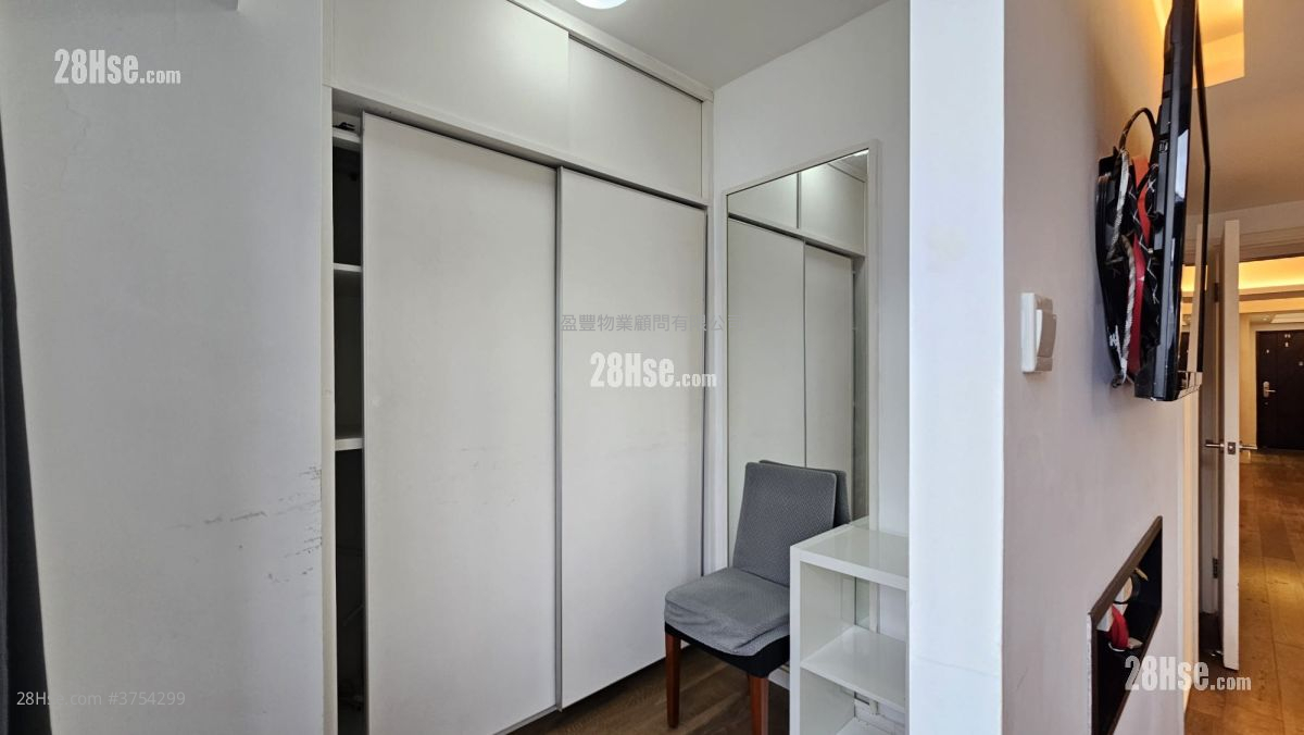 Yue King Building Sell 2 Bedrooms , 2 Bathrooms 958 ft²