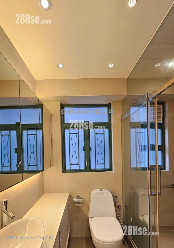 Yue King Building Sell 2 Bedrooms , 2 Bathrooms 958 ft²