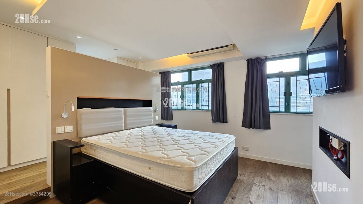 Yue King Building Sell 2 Bedrooms , 2 Bathrooms 958 ft²