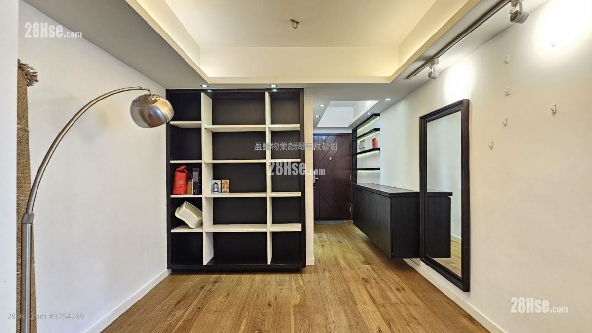 Yue King Building Sell 2 Bedrooms , 2 Bathrooms 958 ft²