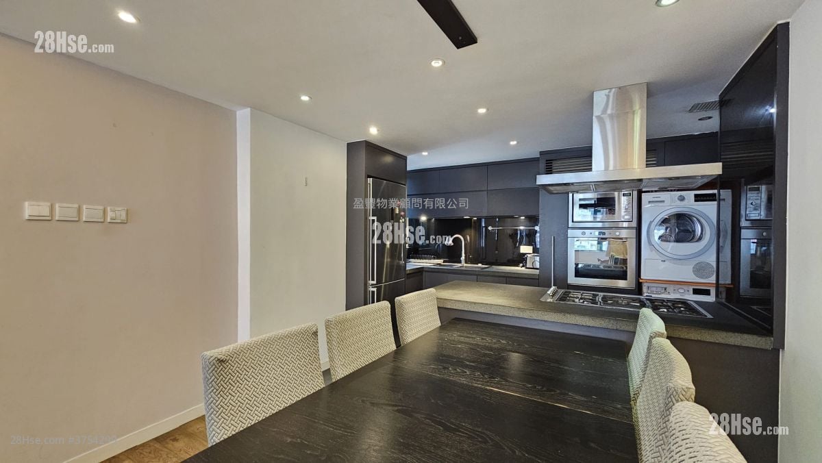 Yue King Building Sell 2 Bedrooms , 2 Bathrooms 958 ft²