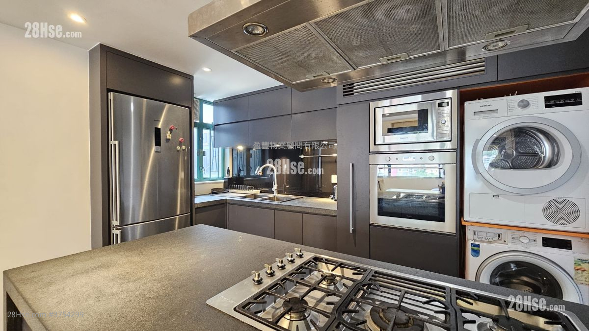 Yue King Building Sell 2 Bedrooms , 2 Bathrooms 958 ft²