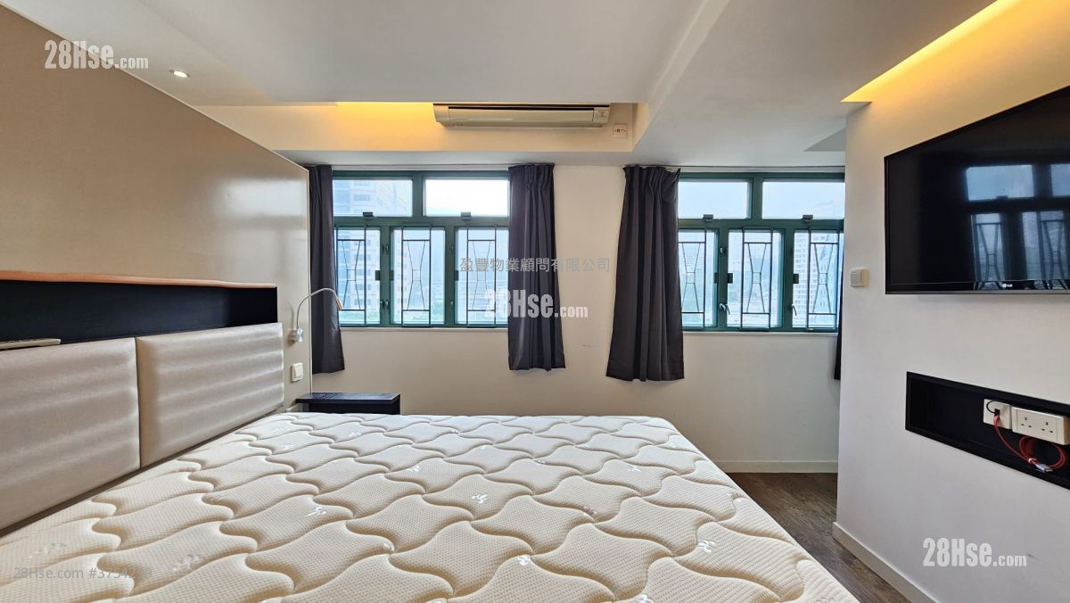 Yue King Building Sell 2 Bedrooms , 2 Bathrooms 958 ft²