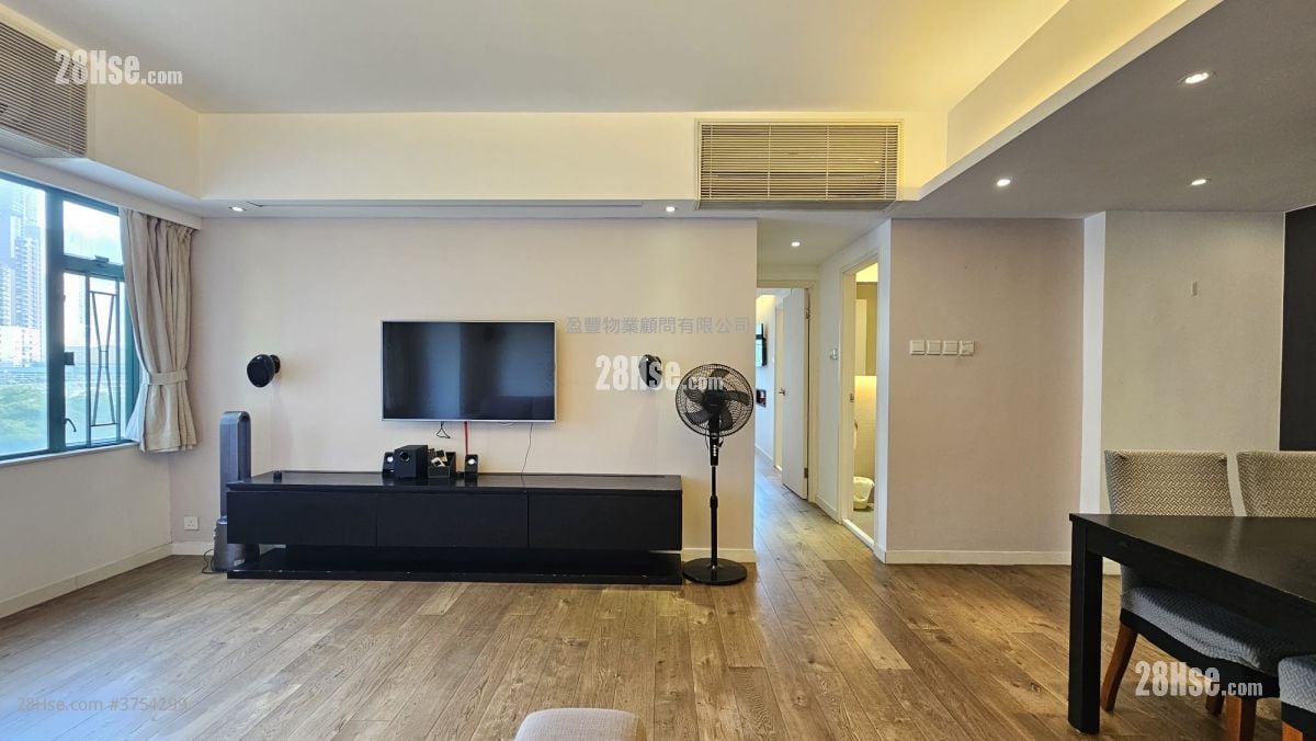 Yue King Building Sell 2 Bedrooms , 2 Bathrooms 958 ft²