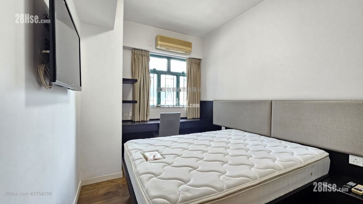 Yue King Building Sell 2 Bedrooms , 2 Bathrooms 958 ft²