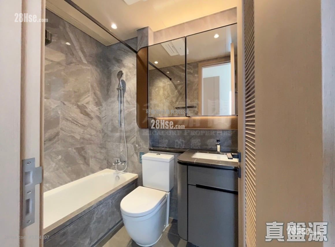 Seasons Place 租盤 3 房 , 2 浴室 665 平方呎