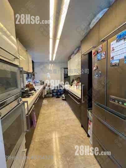 The Great Hill Sell 4 Bedrooms , 4 Bathrooms 2,197 ft²