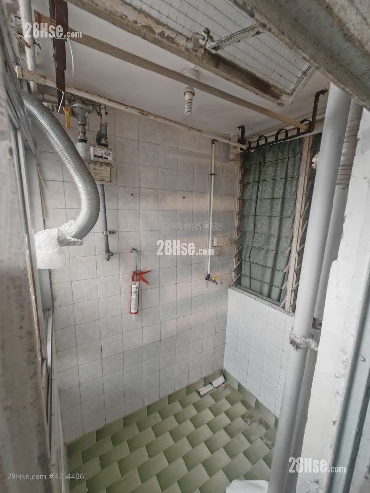 翠林邨 售盘 381 平方尺