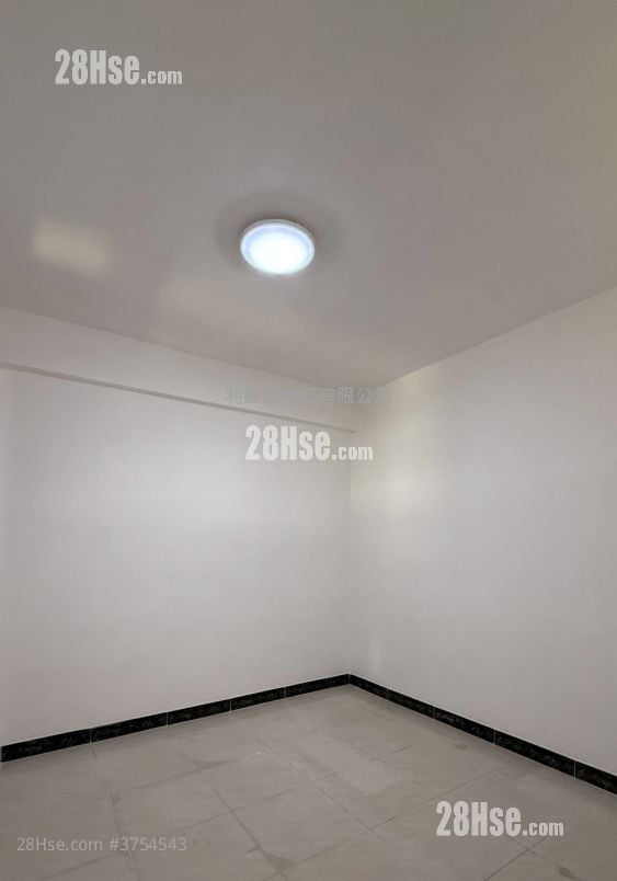 Chung Mei Lo Uk Village Sell 3 Bedrooms , 1 Bathroom 700 ft²