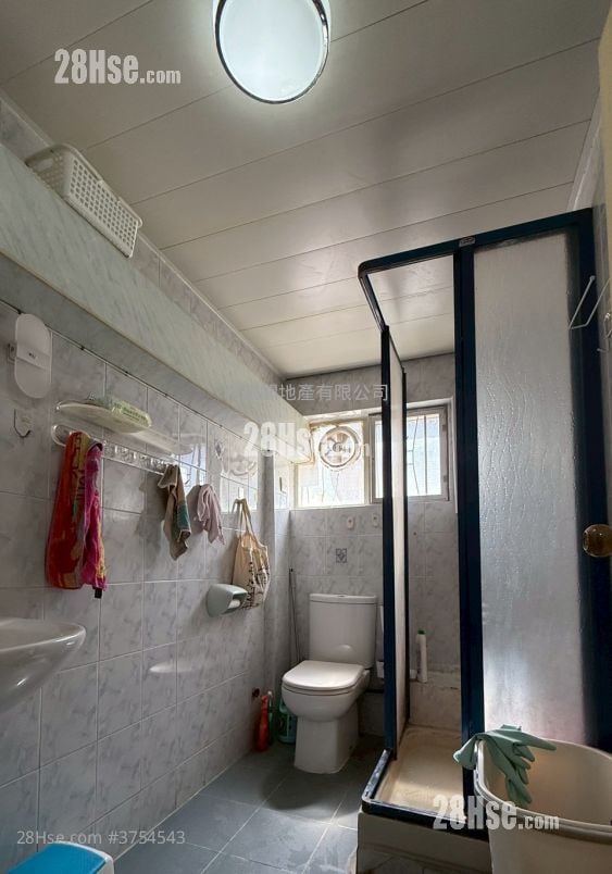 Chung Mei Lo Uk Village Sell 3 Bedrooms , 1 Bathroom 700 ft²