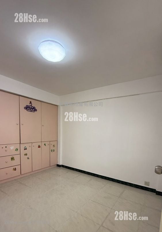Chung Mei Lo Uk Village Sell 3 Bedrooms , 1 Bathroom 700 ft²