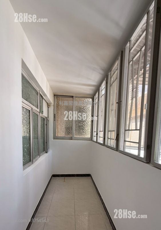 Chung Mei Lo Uk Village Sell 3 Bedrooms , 1 Bathroom 700 ft²