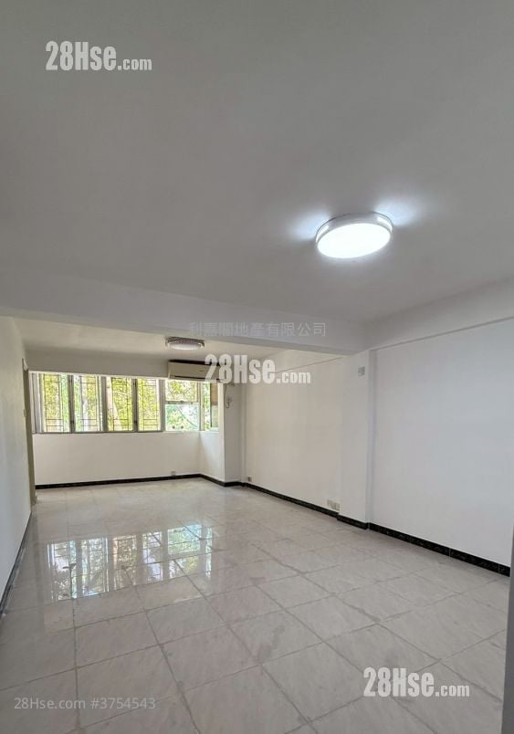 Chung Mei Lo Uk Village Sell 3 Bedrooms , 1 Bathroom 700 ft²