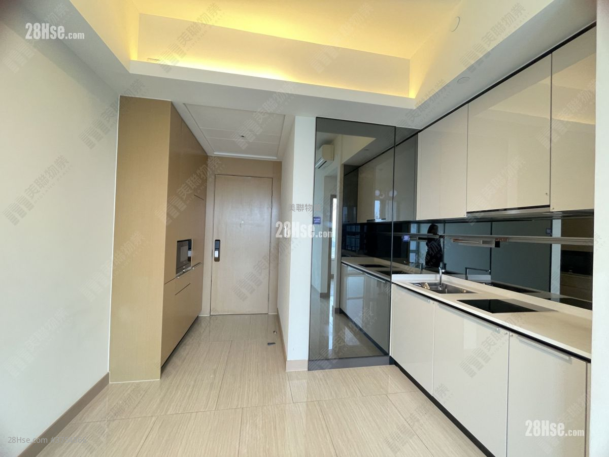 Cullinan West Sell 2 Bedrooms 444 ft²