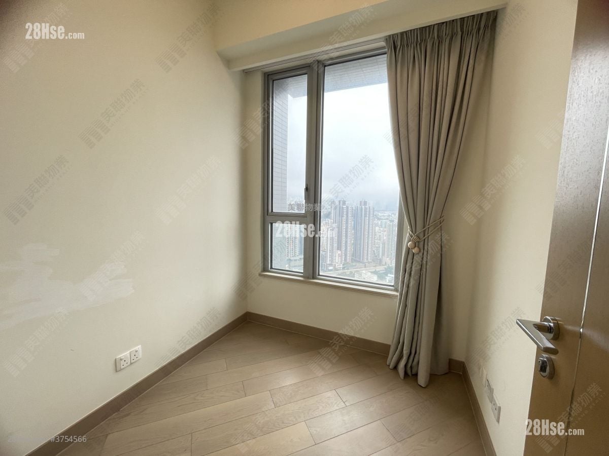 Cullinan West Sell 2 Bedrooms 444 ft²