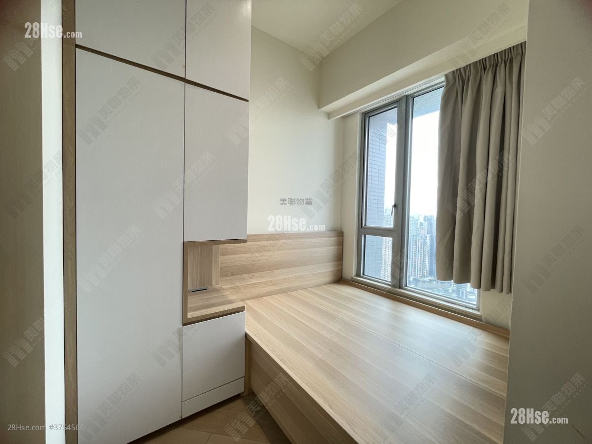 Cullinan West Sell 2 Bedrooms 444 ft²