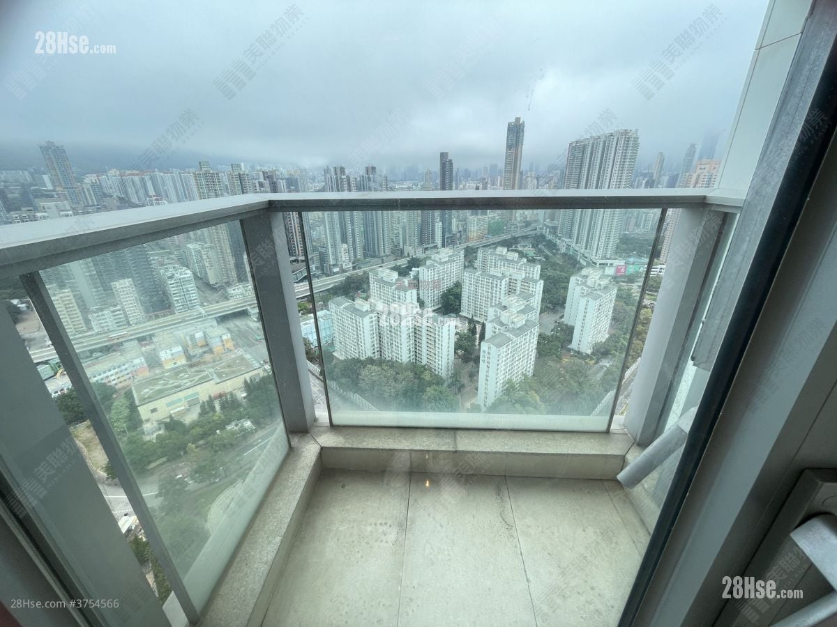 Cullinan West Sell 2 Bedrooms 444 ft²