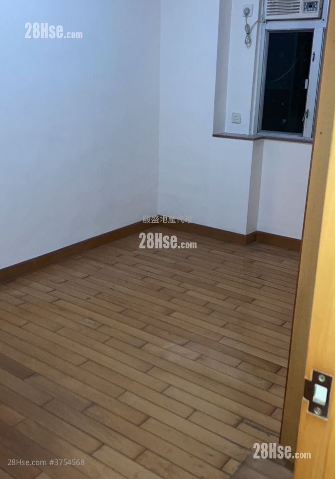 King Man Court Sell 2 Bedrooms , 1 Bathroom 526 ft²