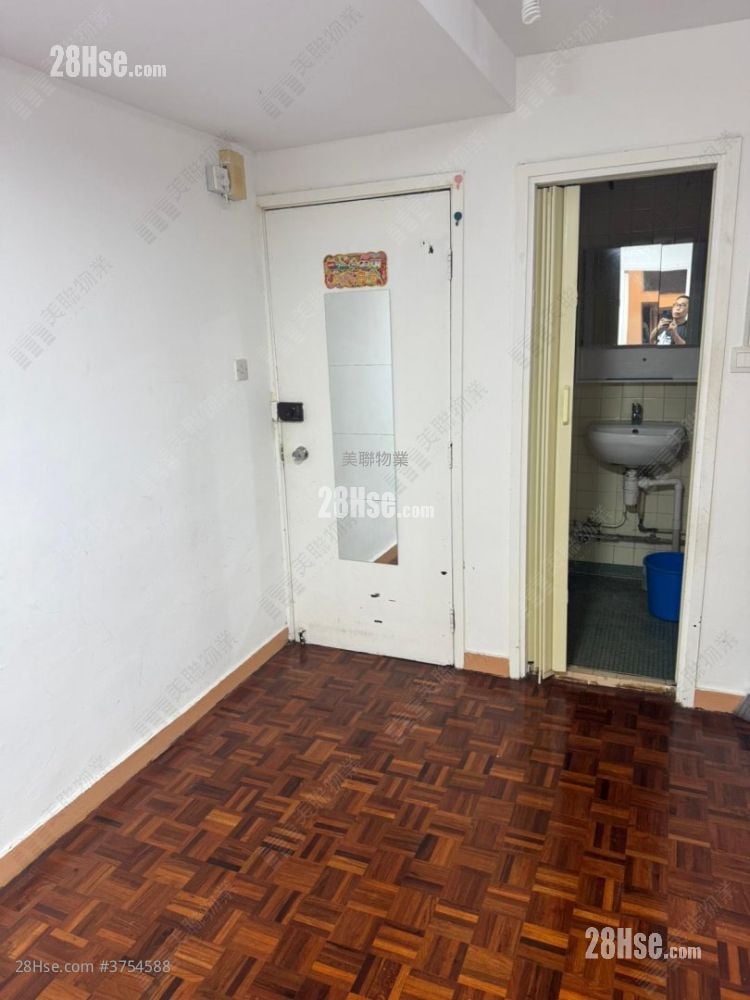 Ching Wah Court Sell 2 Bedrooms 438 ft²
