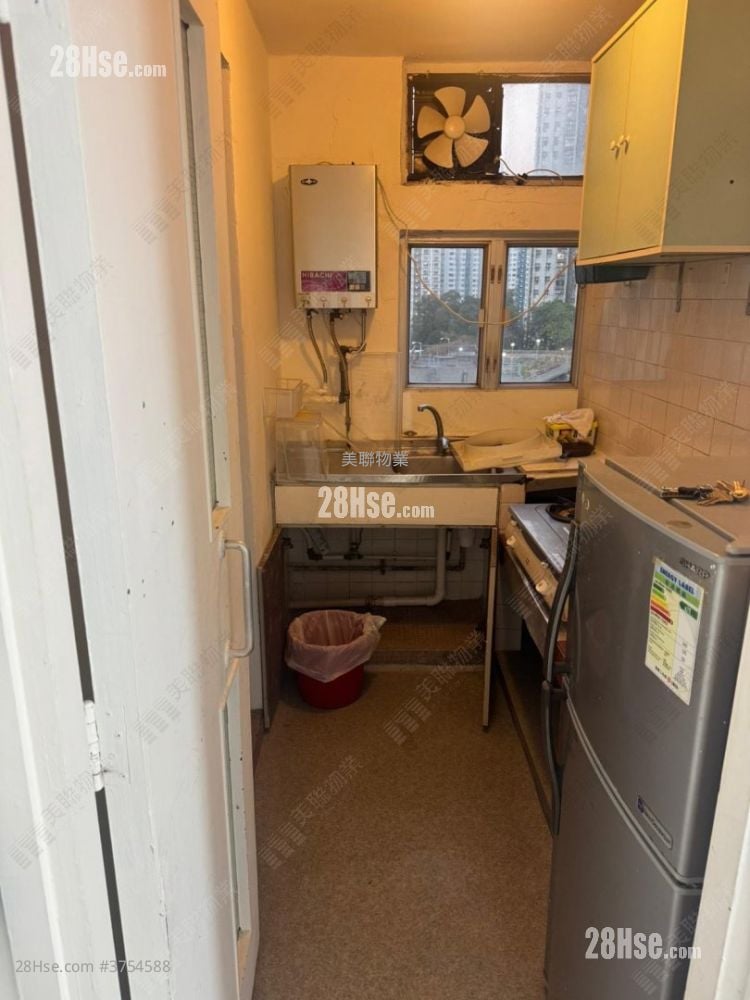 Ching Wah Court Sell 2 Bedrooms 438 ft²