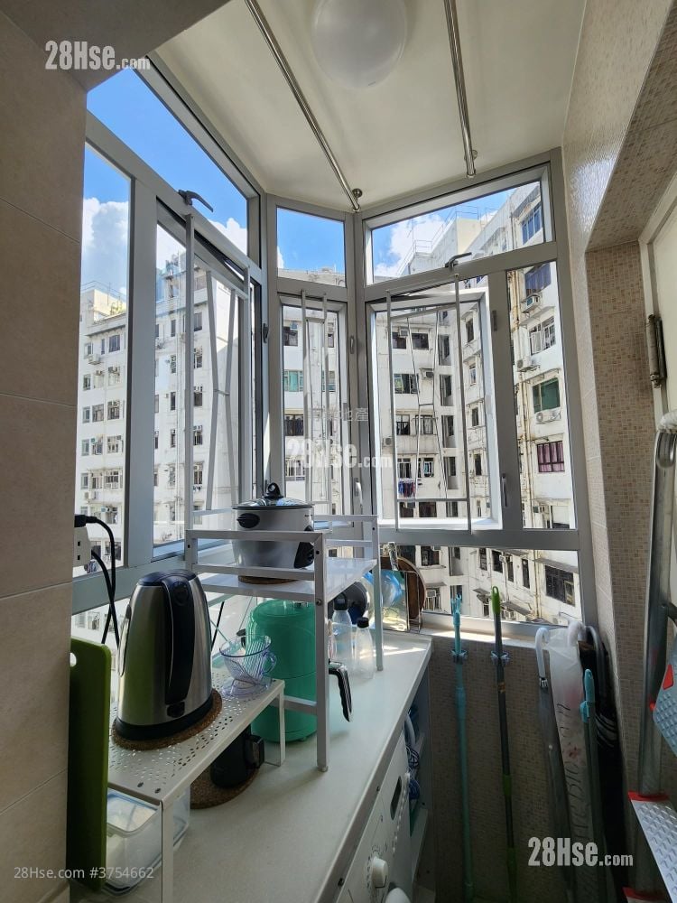 Classic Mansion Sell 2 Bedrooms , 1 Bathroom 325 ft²