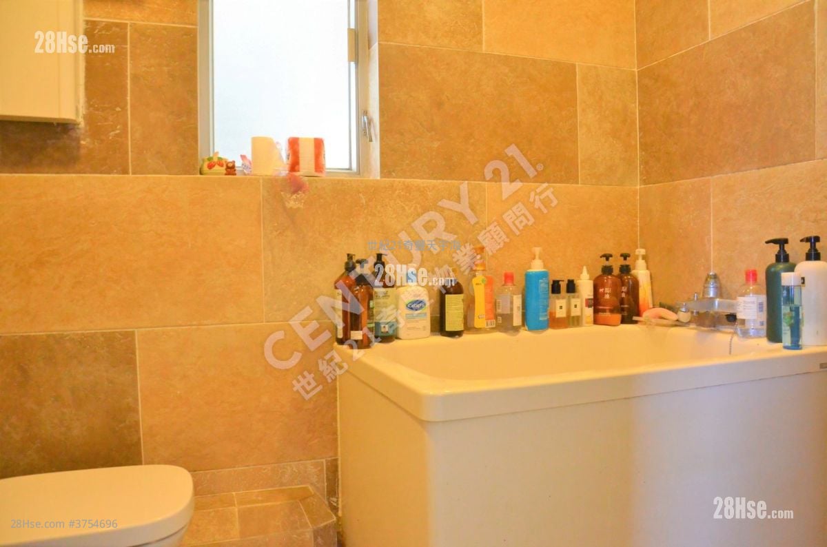 Kam Tai Court Sell 2 Bedrooms , 1 Bathroom 506 ft²