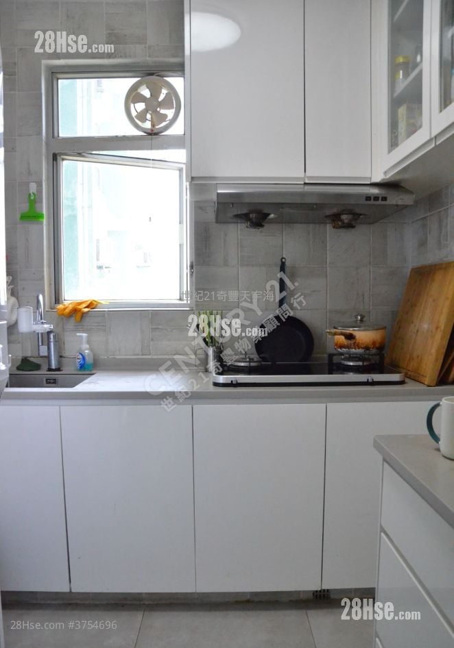 Kam Tai Court Sell 2 Bedrooms , 1 Bathroom 506 ft²