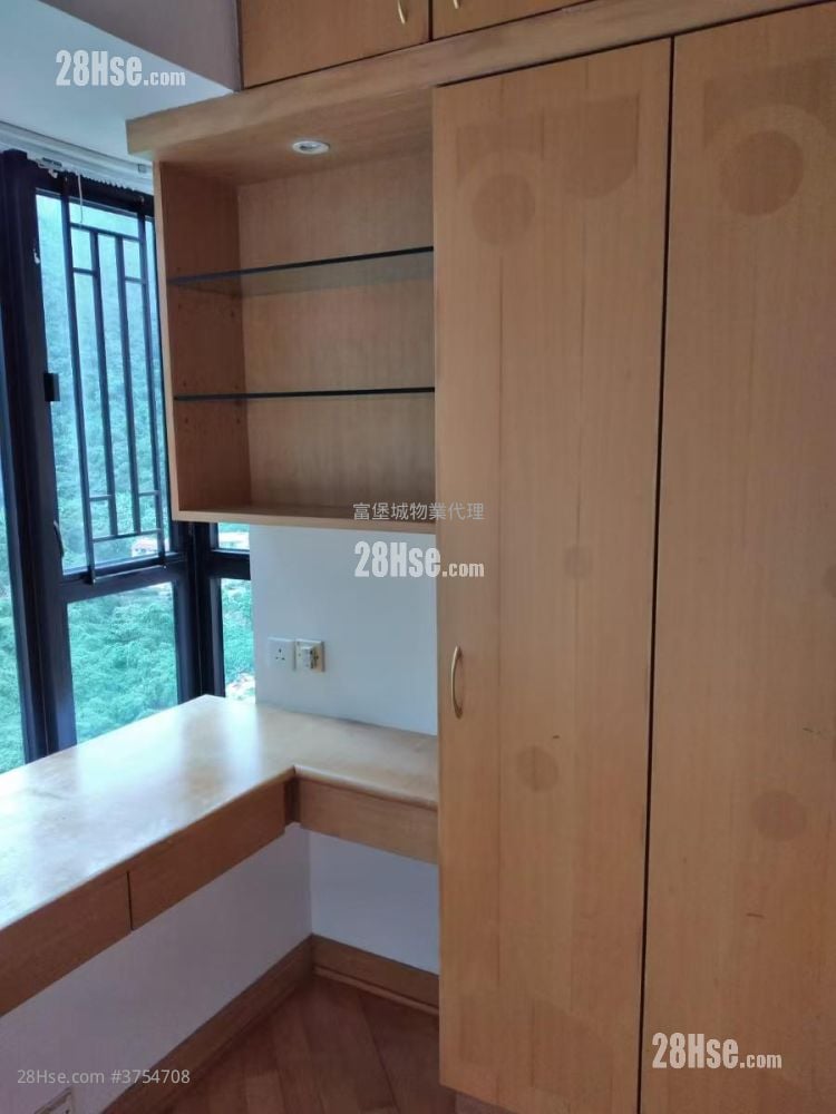 Castello Sell 2 Bedrooms , 1 Bathroom 547 ft²