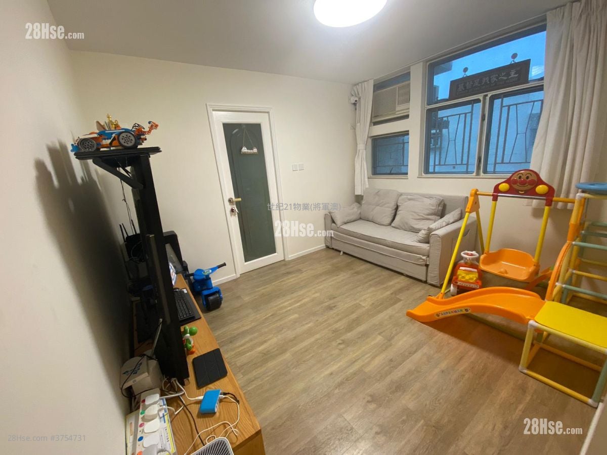 Beverly Garden Sell 3 Bedrooms , 2 Bathrooms 592 ft²