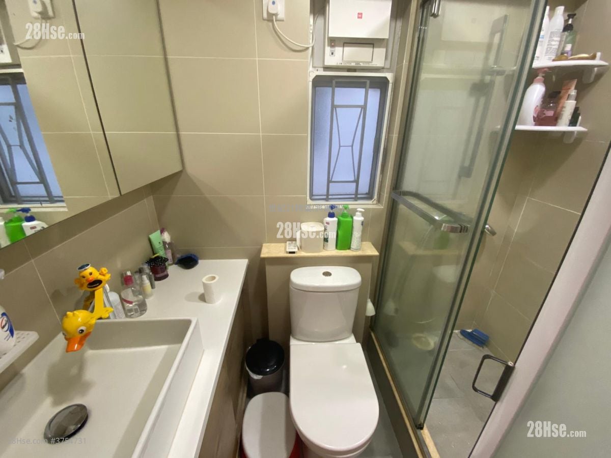 Beverly Garden Sell 3 Bedrooms , 2 Bathrooms 592 ft²