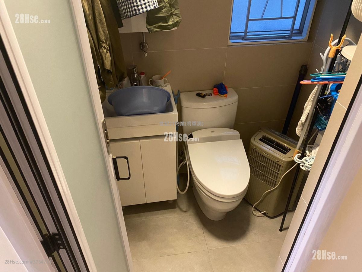 Beverly Garden Sell 3 Bedrooms , 2 Bathrooms 592 ft²