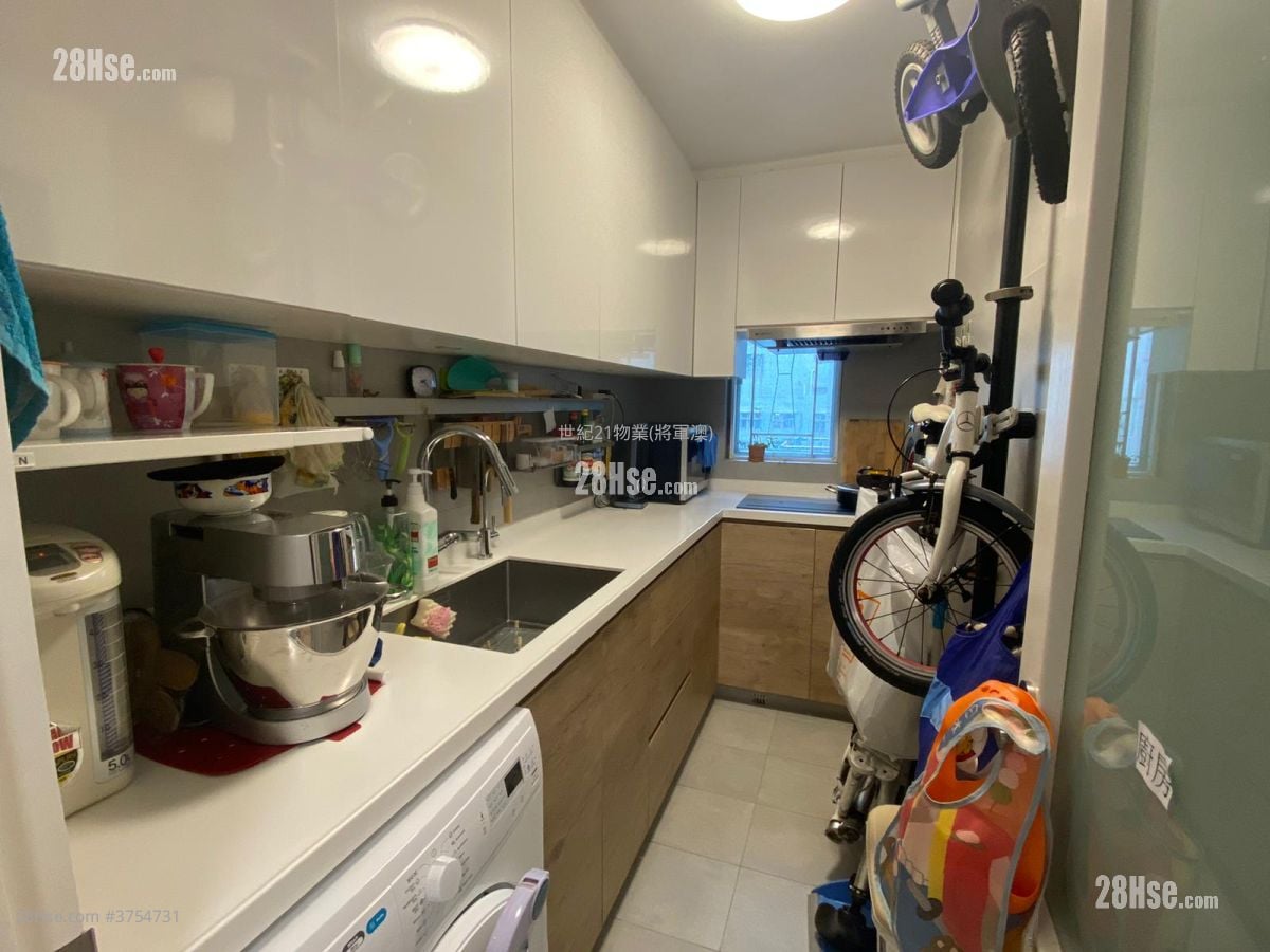 Beverly Garden Sell 3 Bedrooms , 2 Bathrooms 592 ft²