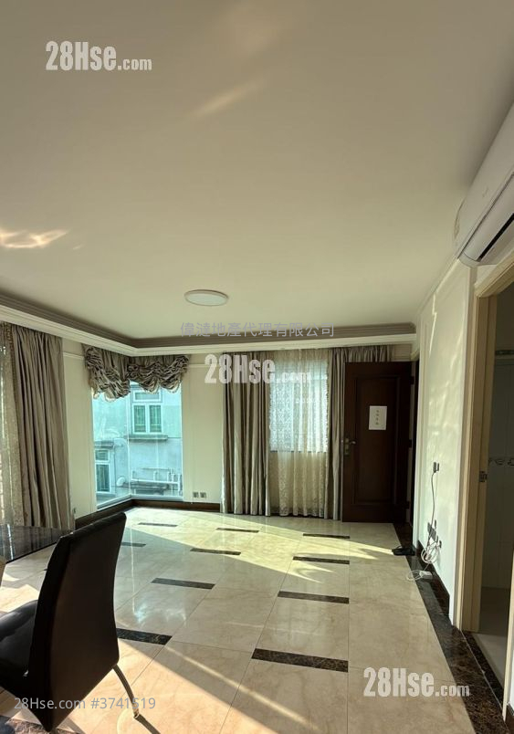 村屋 租盤 2 房 , 2 浴室 700 平方呎