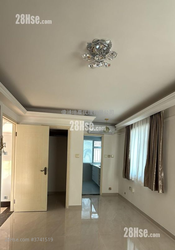 村屋 租盤 2 房 , 2 浴室 700 平方呎