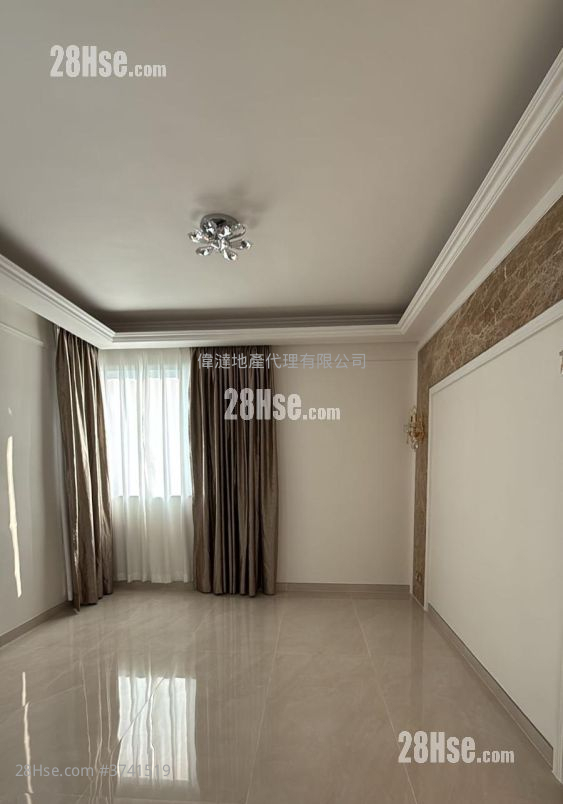 村屋 租盤 2 房 , 2 浴室 700 平方呎