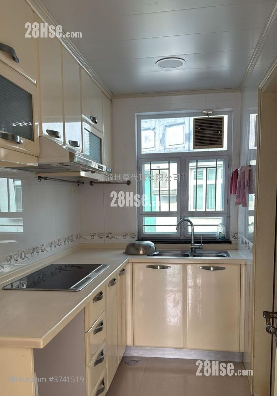 村屋 租盤 2 房 , 2 浴室 700 平方呎