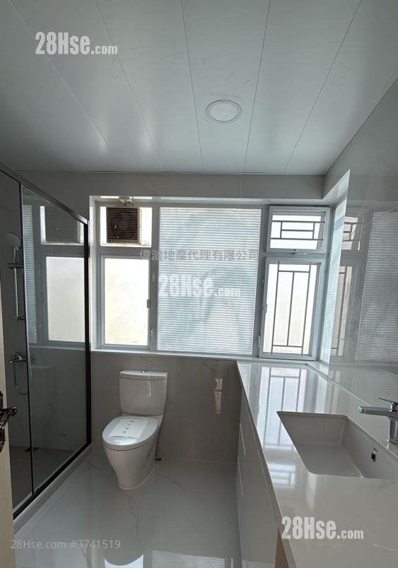 村屋 租盤 2 房 , 2 浴室 700 平方呎