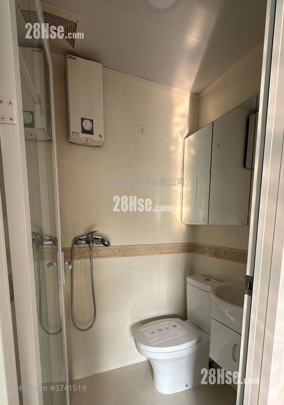 村屋 租盤 2 房 , 2 浴室 700 平方呎