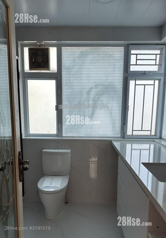 村屋 租盤 2 房 , 2 浴室 700 平方呎