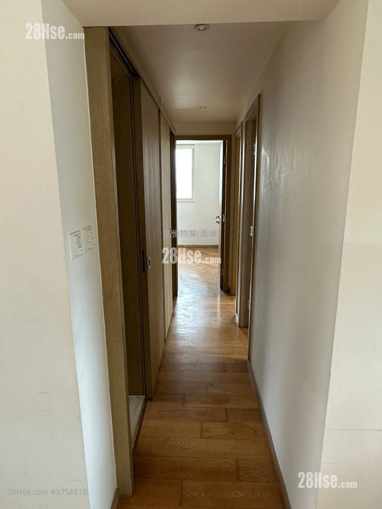 Harbour Place Sell 3 Bedrooms , 2 Bathrooms 589 ft²