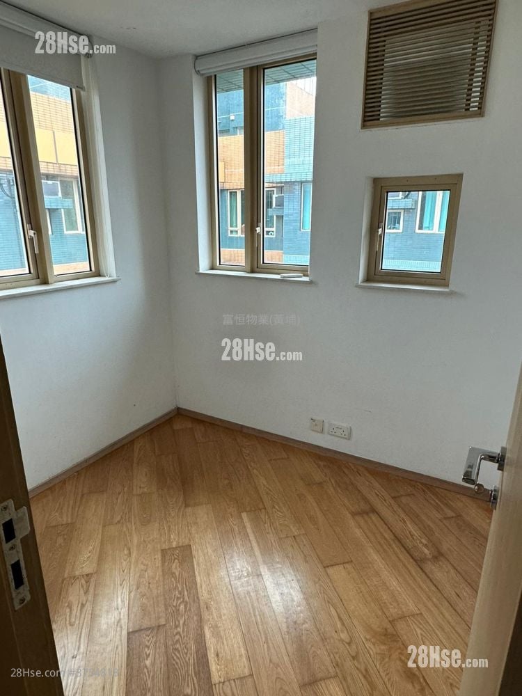 Harbour Place Sell 3 Bedrooms , 2 Bathrooms 589 ft²